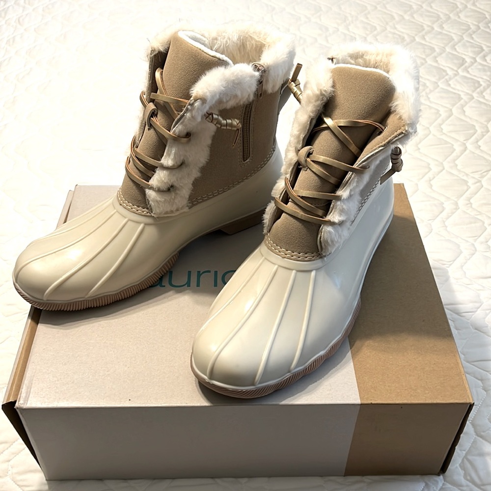 BNWB Maurice Duck Boots